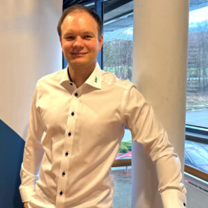 Hvit skjorte med SAR logo herre